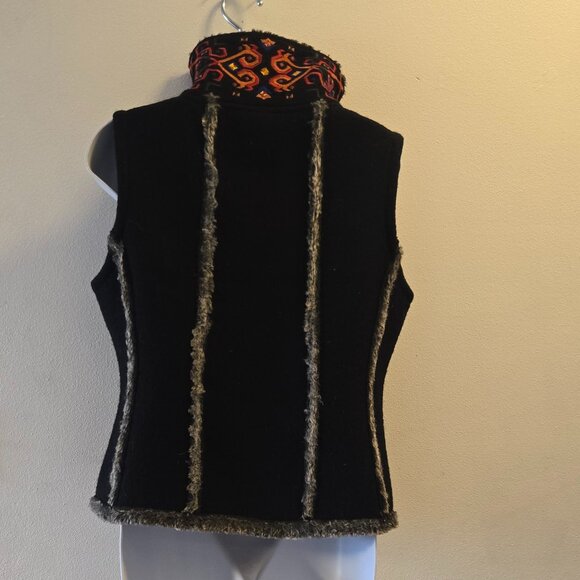 Icelandic Designs Wool Blend, Fur Reversible Vest w/ Embroidered Collar- M ? - Picture 6 of 13